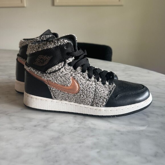 🔥 Air Jordan 1 Retro High Fleece Black Metallic Red Bronze – GS 4.5Y - Picture 3 of 7